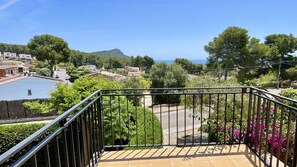 A balcony with a view of a residential area, a road, and a distant mountain. - CASA OSLO (Estartit)