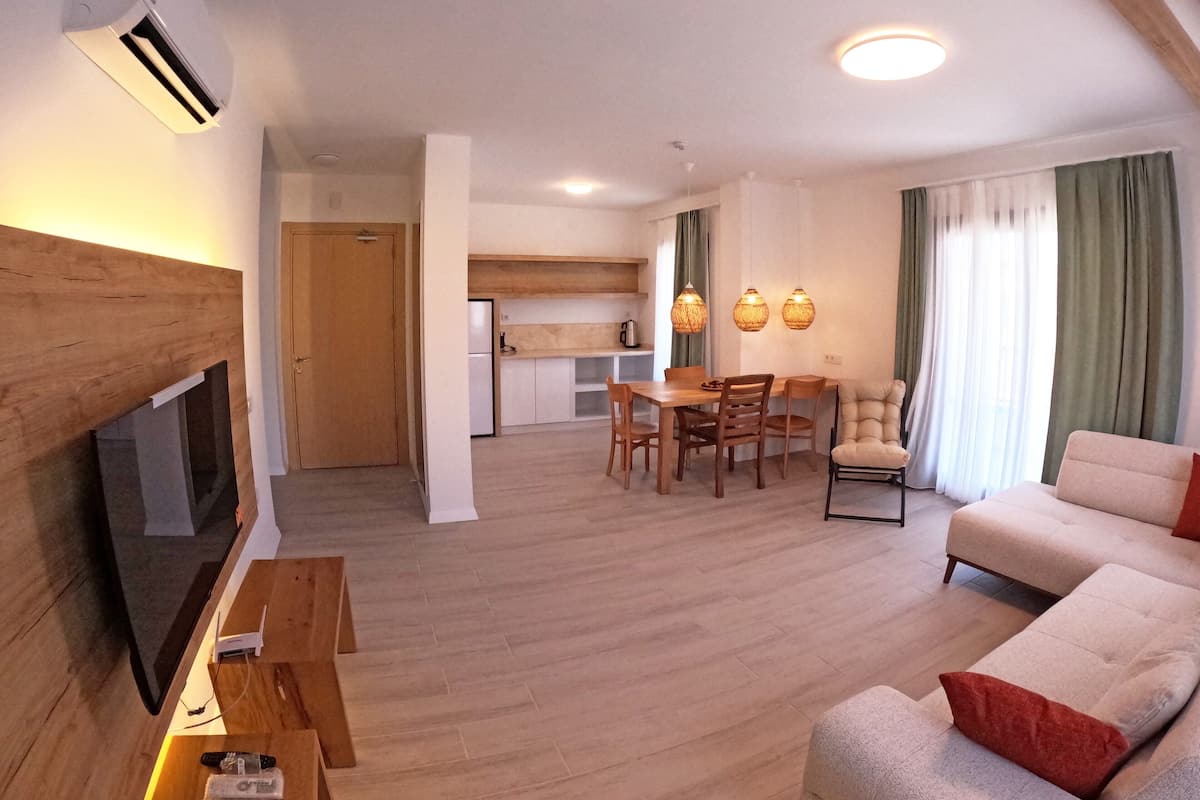 2 bedrooms, desk, soundproofing, free WiFi