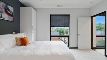 Deluxe Apartment | 3 bedrooms, desk, laptop workspace, iron/ironing board