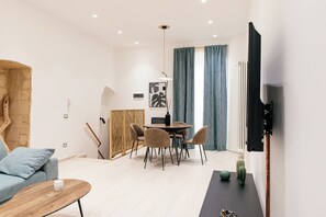 Smart TV - ROOM 1 B&B LE FOGLIE🍃 luxurious B&B in the beating heart of Altamura. (Altamura)