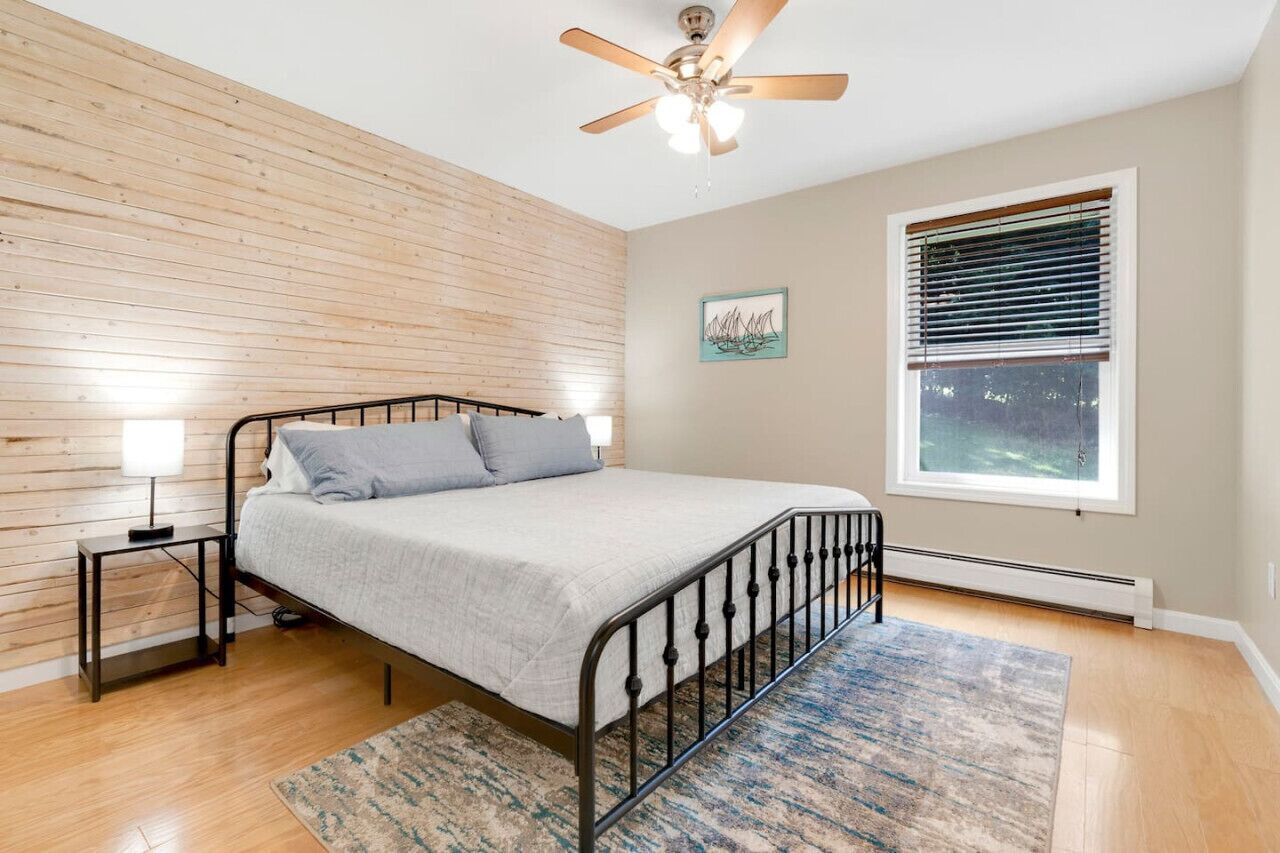 4 bedrooms, desk, travel cot, WiFi