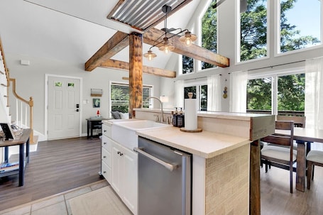 Fridge, microwave, oven, stovetop. Waterfront Access with Kayaks, Private Deck and a Firepit