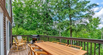Waterfront Access with Kayaks, Private Deck and a Firepit