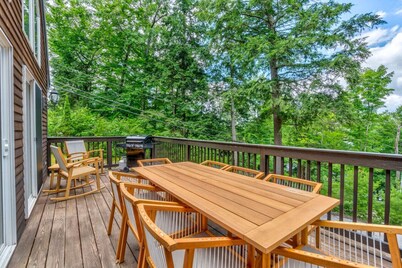 Waterfront Access with Kayaks, Private Deck and a Firepit