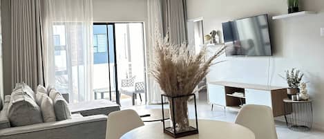 Apartment, 1 Bedroom, Balcony, City View | Living room
