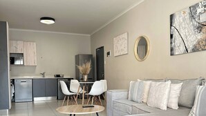 Apartment, 1 Bedroom, Balcony, City View | Bahagian dalam