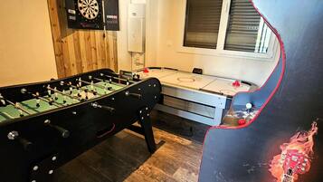 غرفة الألعاب