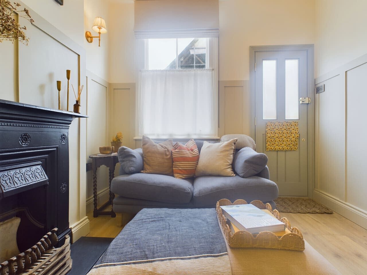 Smart TV, fireplace, books, offices