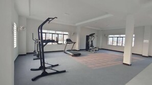 Standard-Doppelzimmer, Balkon, Stadtblick | Fitnessbereich
