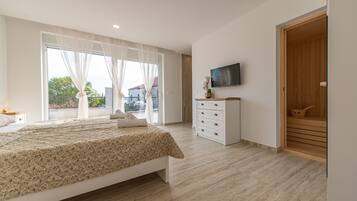 3 slaapkamers, een strijkplank/strijkijzer, gratis wifi, beddengoed