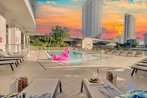 Pool - 1BR Stylish Apt with Pool, Balcony and Gym (Hallandale Beach)