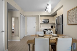 Dining - 1BR Stylish Apt with Pool, Balcony and Gym (Hallandale Beach)