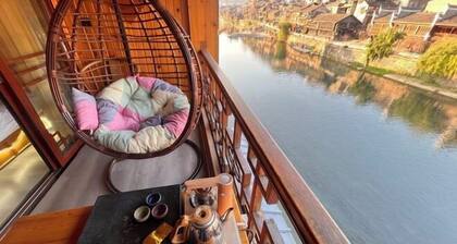 FengjiangdiaojiaolouInn (Fenghuang Ancient Town Hongqiao)