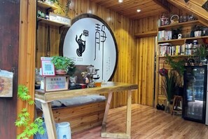 المنشأة من الداخل