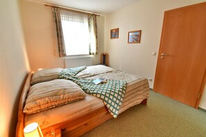 2 bedrooms, free WiFi - Vacation apartment AW-07 in the Baltic seaside resort of Wustrow (Ostseebad Wustrow)