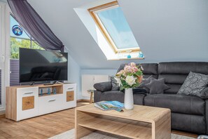 Fernseher, Kamin, Stereoanlage