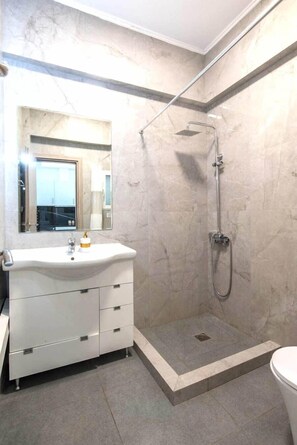 Dusch, hårtork och handdukar