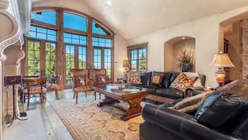 Smart TV, chimenea, videojuegos, reproductor de DVD