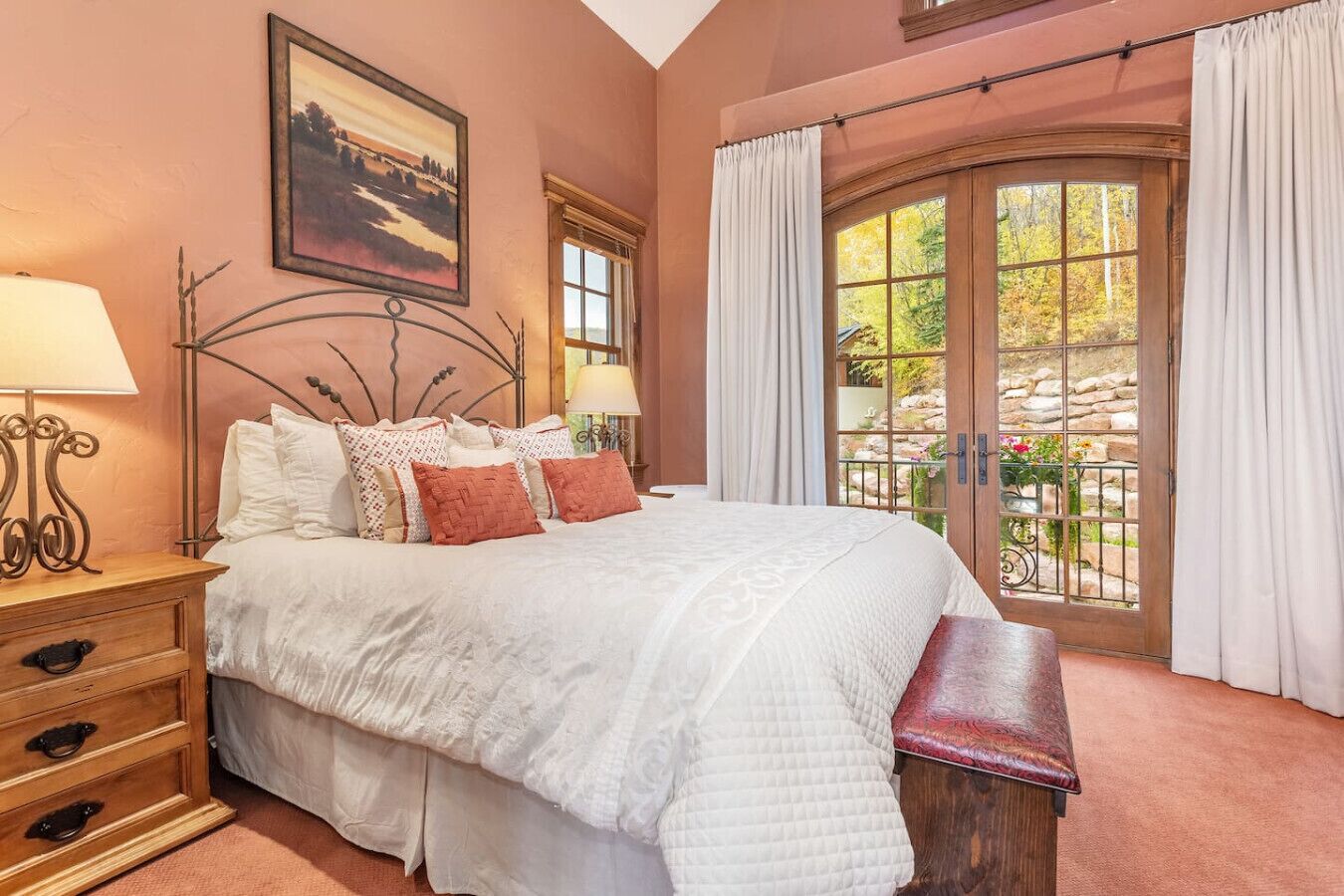 6 habitaciones, escritorio, tabla de planchar con plancha y wifi 