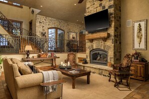 Smart TV, fireplace, video games, DVD player - The Mountain Chateau | Stunning Views (Beaver Creek)