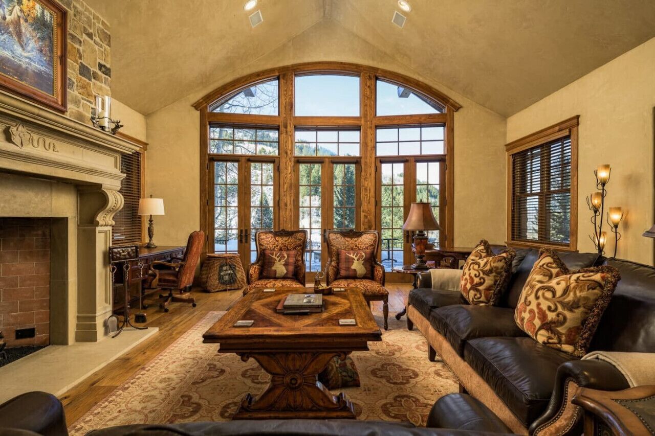 Smart TV, fireplace, video games, DVD player