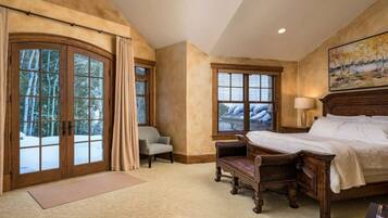 6 bedrooms, desk, iron/ironing board, WiFi