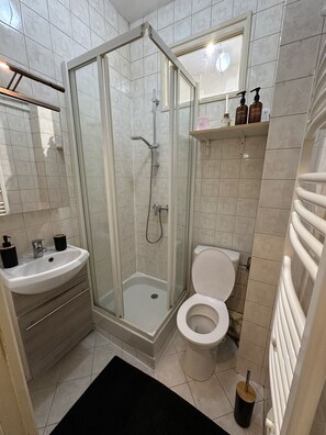 Shower, towels