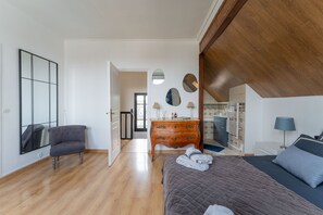 4 makuuhuonetta, silitysrauta/-lauta, ilmainen Wi-Fi, vuodevaatteet