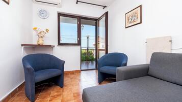 Apartment, Balcony | Living area