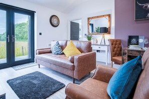 Apartamento (1 Bedroom) | Área de estar | Smart TV 32 polegadas com canais a cabo