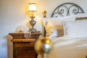 3 habitaciones, tabla de planchar con plancha, wifi y ropa de cama 