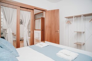 In-room safe, desk, blackout drapes, soundproofing - Vista Napoli Residence (Naples)