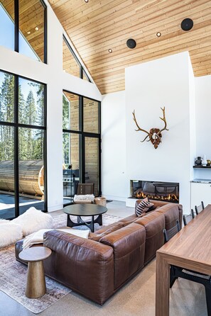 TV connectée, cheminée, baby-foot