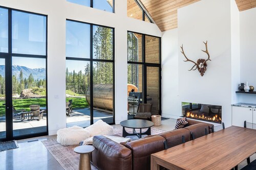 The Alder  - Shelter Bay Estates  Modern Chalet