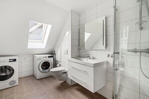 Classic Apartment | Bathroom - Forenom Serviced Apartments Bergen Grieg (Bergen)