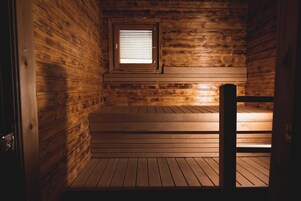 Toallas, jabón, shampoo, papel higiénico