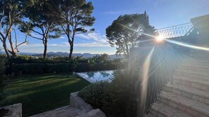Outdoor pool - Prestigious villa - Sea view (Mougins)