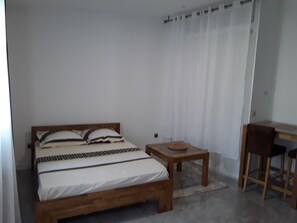 1 bedroom, iron/ironing board, WiFi, bed sheets - Maison de Type Studio (montereau-fault-yonne)