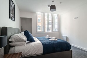 1 bedroom, desk, iron/ironing board, WiFi - Central Preston Modern 1 Bedroom Apartment (Preston)