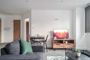 Een televisie en een kantoor