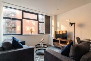 TV, offices - Cosy & Bright 1 Bedroom Central Preston Apartment (Lancashire)