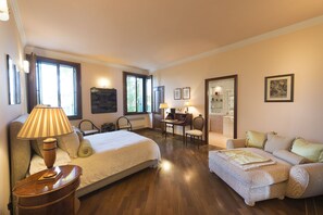 7 chambres, fer et planche à repasser, Wi-Fi gratuit