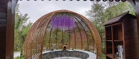 Bain à remous extérieur