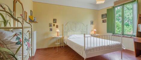 2 bedrooms, iron/ironing board, travel crib, free WiFi