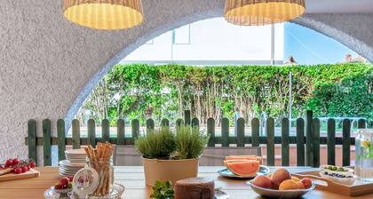 Wonderful private villa for 15 people with WIFI, private pool, hot tub, TV and patio