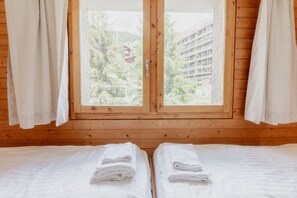 Fer et planche à repasser, Wi-Fi gratuit, draps fournis