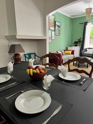 Interior - Maison Jasmin, in the city center with parking space and terrace. (L'Isle-sur-la-Sorgue)