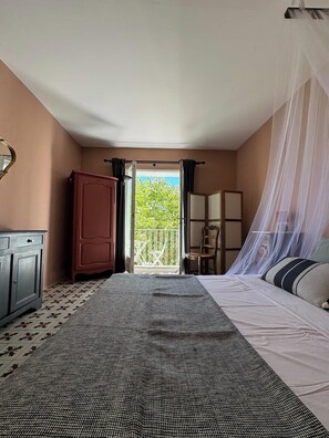 2 bedrooms, iron/ironing board, travel crib, WiFi