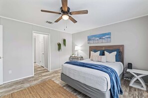 3 bedrooms, iron/ironing board, free WiFi, bed sheets - St. Augustine Escape | 3-BR, WIFI, TV (St Augustine)