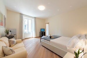 2 chambres, espace de travail pour ordinateur portable